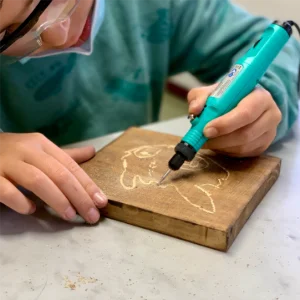 Découvrez la gravure sur bois et repartez avec votre création avec Timmy Willy