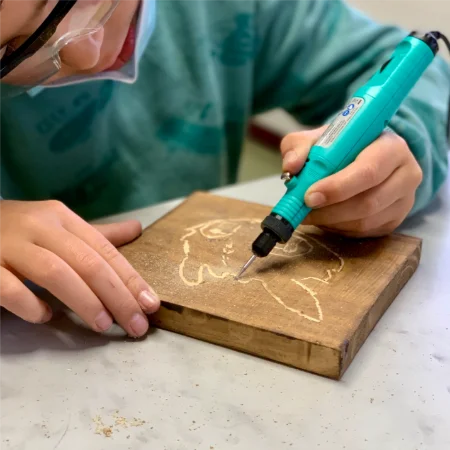 Découvrez la gravure sur bois et repartez avec votre création avec Timmy Willy