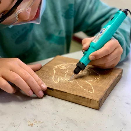 Découvrez la gravure sur bois et repartez avec votre création avec Timmy Willy